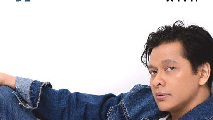 Selain meluncurkan video podcast bertajuk Murangkalih di YouTube, Armand Maulana yang dikenal sebagai vokalis GIGI ini juga merilis single baru berjudul Be With You, Jumat (27/11/2020).
