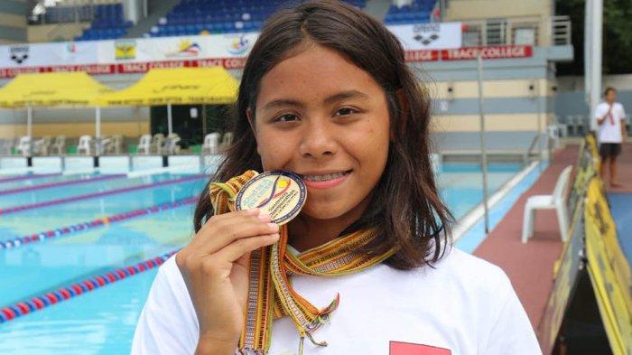 Azzahra saat ini pemegang tiga rekor nasional yakni 200 meter gaya dada putri, 200 meter gaya ganti putri, dan 400 meter gaya ganti putri.