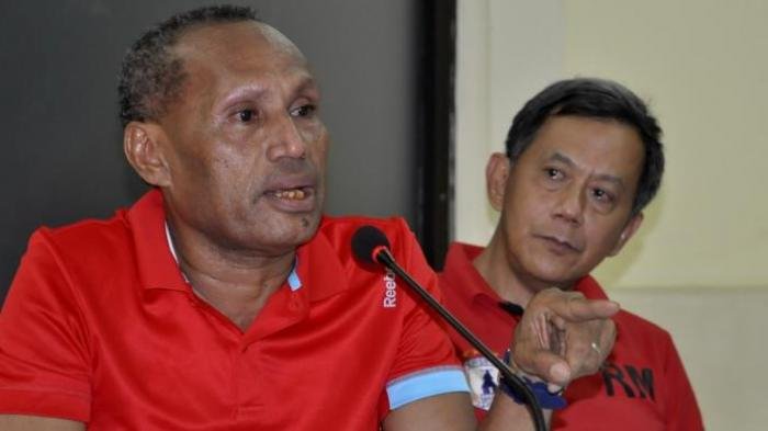 Ketum Persipura Jayapura Benhur Tommy Mano dan Manajer Tim Persipura Jayapura Rudi Maswi