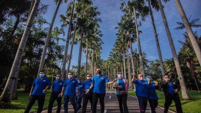 Bima Arya yang juga menjabat Ketua Apeksi (Asosiasi Pemerintah Kota Seluruh Indonesia) rapat bersama pengurus dan pimpinan Komisariat Wilayah (Komwil) Apeksi periode 2021-2024.