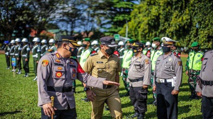 Bima Arya memimpin Apel gabungan Operasi Kurma Raya 2021 di Lapangan Pusdik Zeni TNI AD, Jalan Jenderal Sudirman, Senin (12/4/2021).