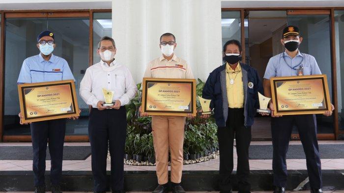 Untuk pertama kalinya PT Indofood Sukses Makmur Tbk Divisi Bogasari meraih 3 penghargaan sekaligus dalam suatu ajang penghargaan yang pernah diikuti. Ketiga penghargaan tersebut adalah OP Awards 2021 yang diselenggarakan Otoritas Pelabuhan (OP) Utama Tanjung Priok, di Jakarta, Rabu (26/1/2022).