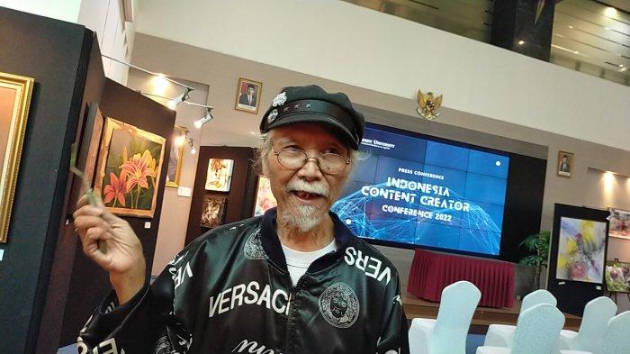 Cak Kandar, salah seorang pelukis ternama Indonesia.