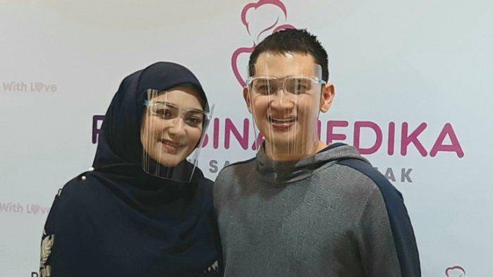 Citra Kirana dan Rezky Adhitya di Rumah Sakit Bina Medika Bintaro, Tangerang Selatan, Minggu (30/8/2020) malam. Citra Kirana melahirkan anak pertamanya, Jumat (28/8/2020) pagi.