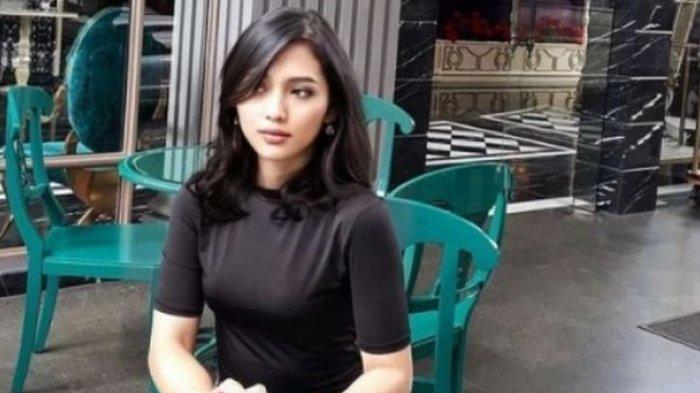 Era Setyowati alias Sierra. Ia menjadi sorotan publik setelah datangi KPAI untuk minta pertanggungjawaban seorang pria berinisial Prof M sebagai ayah kandung anaknya.