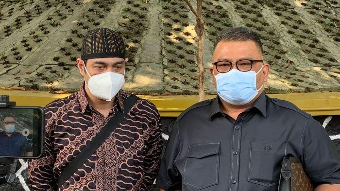 Pemain sinetron Ferry Irawan langsung menjatuhkan talak tiga ke Anggi Novita saat sidang perdana perceraiannya digelar di Pengadilan Agama Jakarta Selatan, Kamis (26/8/2021).