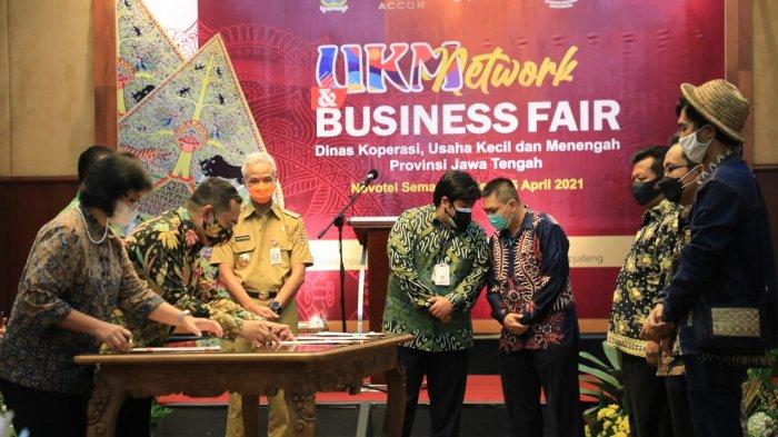 Gubernur Jawa Tengah Ganjar Pranowo menghadiri acara UMKM Network and Business Fair di Hotel Novotel, Semarang, Senin (5/4/2021).