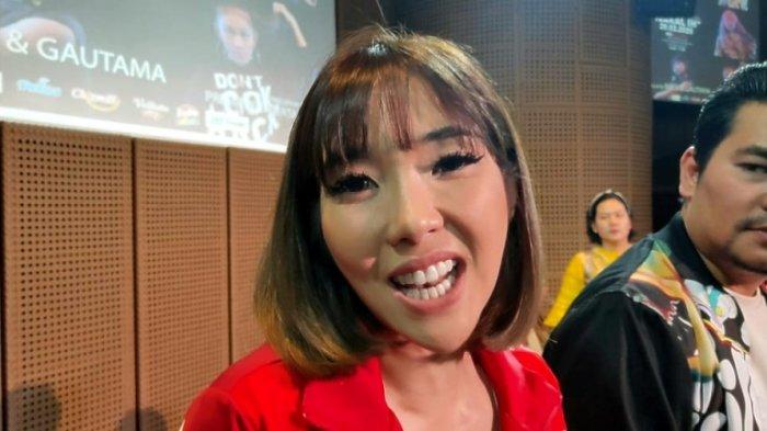 Gisella Anastasia disela peluncuran single Nakal Ih girlband Kazumi di Galeri Indonesia Kaya, Grand Indonesia Mal, Jakarta Pusat, Kamis (20/2/2020).