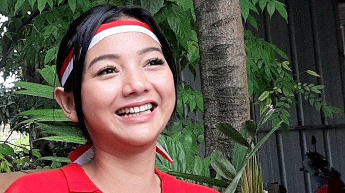 Pemain sinetron Glenca Chysara di rumahnya, kawasan Cikeas, Kabupaten Bogor, Jawa Barat, Minggu (14/8/2022).
