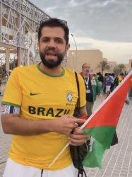 Piala Dunia 2022: Hamzah Cari Sensasi Bawa Bendera Palestina saat Dukung Timnas Brasil
