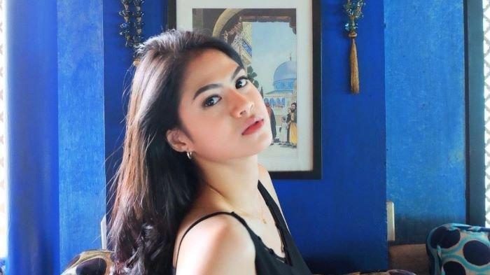 Hana Saraswati menghabiskan waktu di lokasi syuting sinetron Buku Harian Seorang Istri sejak Desember 2020. Di sinetron itu Hana Saraswati memainkan peran pelakor bernama Alya.