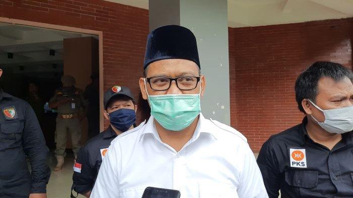 Imam Budi Hartono saat mendatangi rapat pleno terbuka rekapitulasi penghitungan suara tingkat kota Pilkada Depok 2020 di Aula Dwidjosewojo, Hotel Bumi Wiyata, Beji, Depok, Selasa (15/12/2020).