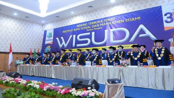 Sebanyak 285 wisudawan Institut Ilmu Sosial dan Manajemen STIAMI dari Program Vokasi, Program Sarjana dan Program Pascasarjana mengikuti prosesi wisuda secara virtual.