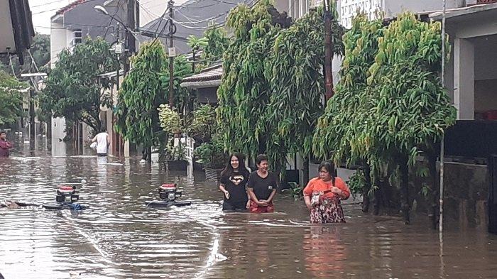 Perumahan Jatibening Permai, Kecamatan Pondok Gede, Kota Bekasi, terendam banjir, Minggu (24/1/2021).
