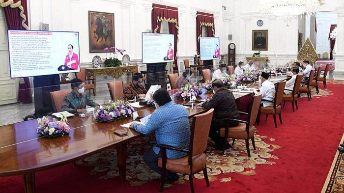 Presiden memimpin rapat terbatas persiapan penyelenggaraan PON XX dan Peparnas XVI ini diikuti juga Wakil Presiden, Menpora, Mensesneg, Gubernur Papua dan pejabat yang terkait di Istana Merdeka