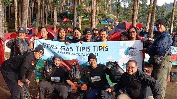 Komunitas Jurnalis Back To Nature menggelar turing bersama dari Jakarta menuju Taman Nasional Gunung Halimun Salak, Javanaspa Cidahu, Sukabumi, Jawa Barat, Sabtu-Minggu (29-30/1/2022). Kegiatan yang dilabeli 'Gas Tipis-tipis' itu diikuti 40 jurnalis dari beragam media di Jakarta.