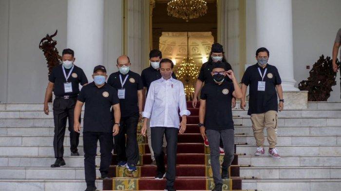 Presiden Joko Widodo bersama para peserta Kongres V Jaringan Kota Pusaka Indonesia (JKPI) di Istana Bogor, Sabtu (4/12/2021).