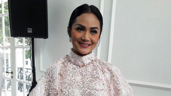 Krisdayanti yang ditemui di sela-sela perayaan Ulang Tahun Rina Gunawan, di Rumah The Manor Andara, Jalan Ibnu Armah No. 8, Pangkalan Jati, Cinere, Depok, Jumat (28/6/2019).