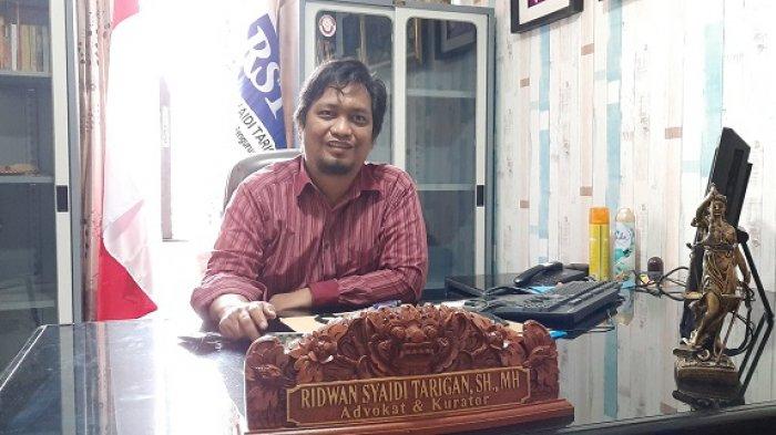Kuasa hukum dari YLKBH MAPAN, Ridwan Syaidi ditemui Warta Kota di kantornya kawasan Kembangan, Jakarta Barat, Rabu (26/8/2020). Ridwan mengaku menangani tiga kasus cerai karena pandemi Covid-19.