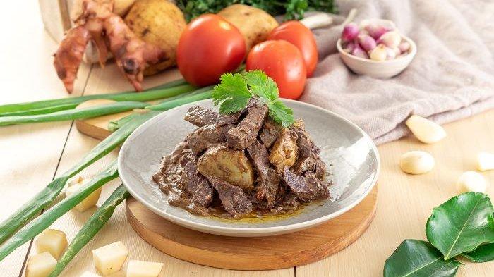 Menu Rendang Paru yang merupakan produk kuliner dari Laukita. Startup makanan siap saji besutan bintang film dan penyanyi Dimas Beck ini menawarkan program kemitraan untuk menjadi reseller dari produk Laukita.