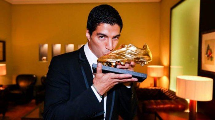 Luis Suarez meraih gelar pencetak gol terbanyak