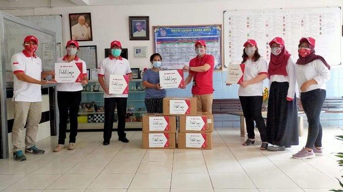 Meccaya mengadakan program Corporate Social Responsibility (CSR) bertema #PeduliLansia.