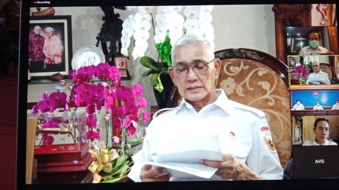 Wakil Ketua Dewan Pengarah Badan Pembinaan Ideologi Pancasila (BPIP) yang juga mantan Wakil Presiden Jenderal (Purnawirawan) Try Sutrisno menyampaikan arahan terkait upacara bendera memperingati hari Lahir Pancasila, 1 Juni 2020. BPIP mengadakan konferensi pers di Jakarta, Jumat 929/5/2020). Hand-over/BPIP