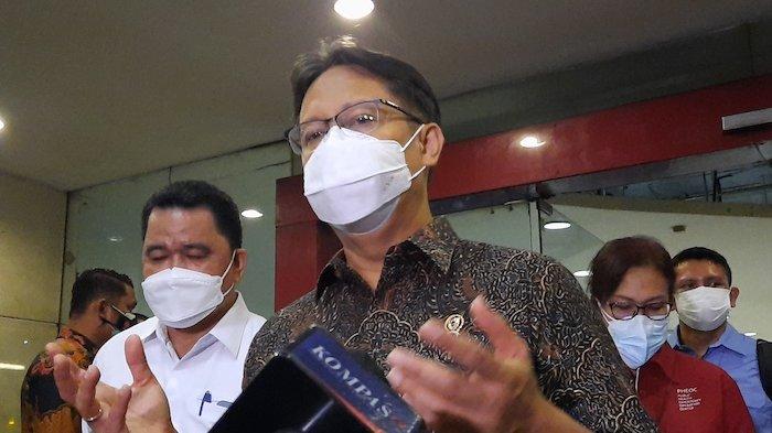Menteri Kesehatan Budi Gunadi meninjau vaksinasi Covid-19 di Pasar Tanah Abang, Rabu (17/2/2021)