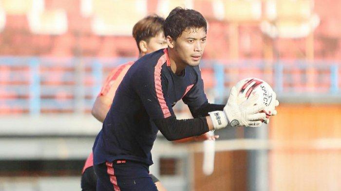 Kiper Mochammad Dicky Indrayana dilepas dan tidak diperpanjang kontraknya oleh manajemen Borneo FC Samarinda