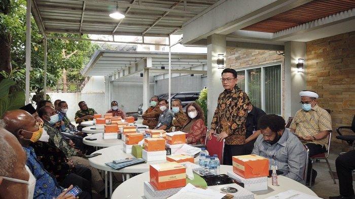 Kepala Staf Kepresidenan Moeldoko menerima audiensi perwakilan tokoh agama Papua di Jakarta, Rabu (16/12/2020)