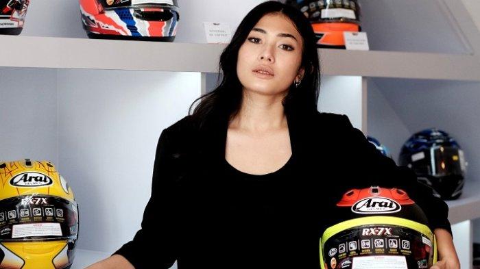 Nabila Putri ketika ditemui di outlet Bikers Dream di Ruko Verbena, Jl. Boulevard Grand Depok City Kota Depok, Jawa Barat, Kamis (20/10/2022).
