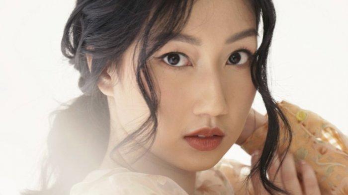Penyanyi Nadiya Rawil mengenalkan single perdananya yang berjudul 'Satu di Antara Berjuta', Jumat (25/9/2020).