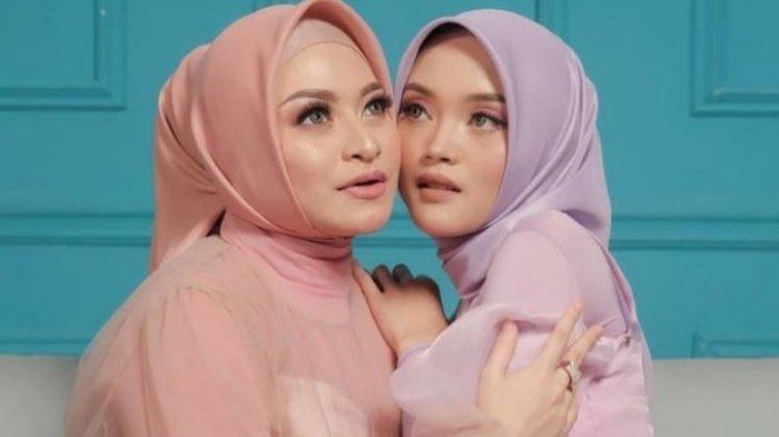 Nathalie Holscher dan Putri Delina, anak sambungnya. Hubungan Putri Delina dan Nathalie Holscher, ibu sambungnya, dikabarkan renggang hingga datang permintaan maaf, Selasa (21/6/2022). Ada masalah apa?