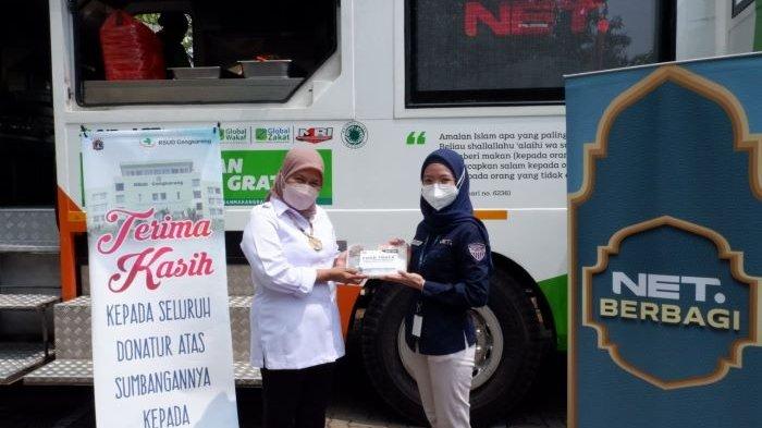 Dalam rangka HUT ke-76 RI, NET dan Aksi Cepat Tanggap (ACT) melakukan sinergi membagikan 3.000 paket makanan gratis untuk para tenaga kesehatan dan warga terdampak pandemi, Kamis (26/8/2021).