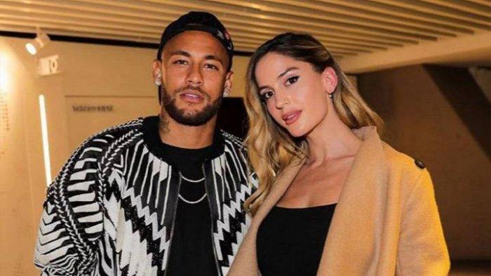 Neymar dan pacarnya Natalia Barulich
