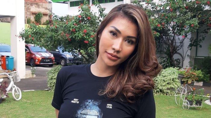 Nia Sachi disela jumpa pers film Bisikan Arwah Mantan di kawasan Matraman, Jakarta Timur, Rabu (17/3/2021).