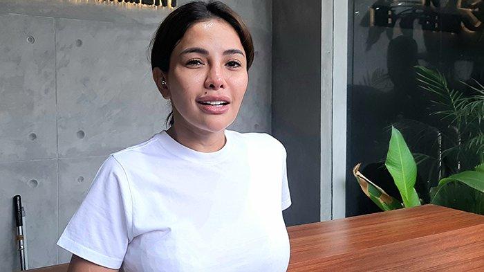 Pemain film dan presenter Nikita Mirzani suka berkomentar pedas yang menyinggung perasaan orang.