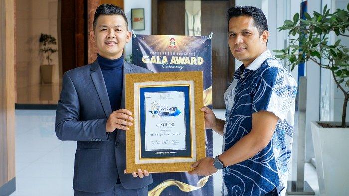 PT Victori Lintas Elektra melalui produknya yang bernama Optifor meraih 2 Award kategori Best Choice Suplement Award 2020, dan juga Best in Product Award 2020. Direktur PT Victori Lintas Elektra, Yosef Alexander menerima langsung penghargaan tersebut di Jakarta, Kamis (22/10/2020).