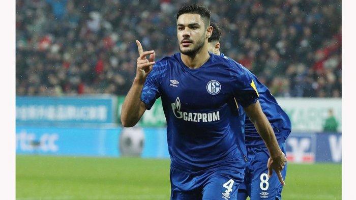 Ozan Kabak bergabung dengan klub Schalke 04 di Bundesliga