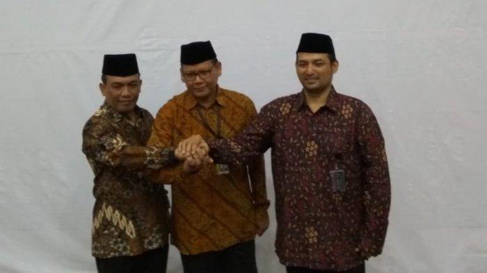 RZ Panca Putra Simanjuntak (kiri) saat dilantik menjadi Dirdik KPK
