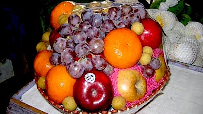 Ilustrasi parcel buah-buahan