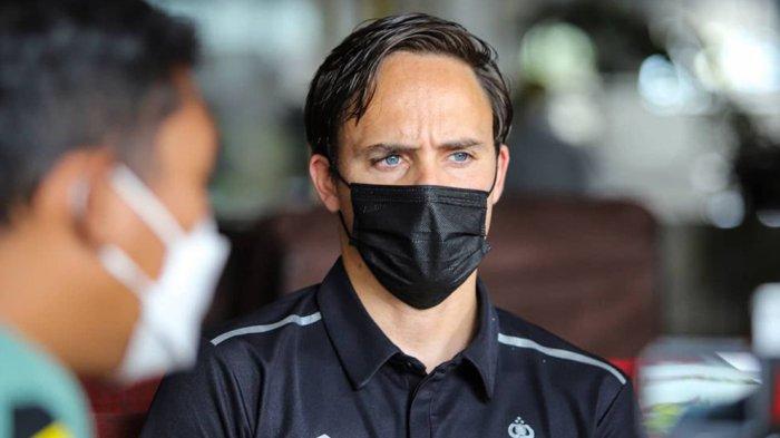Pelatih Bhayangkara FC, Paul Munster tak menyagka timnya kalah saat bertemu Persipura.