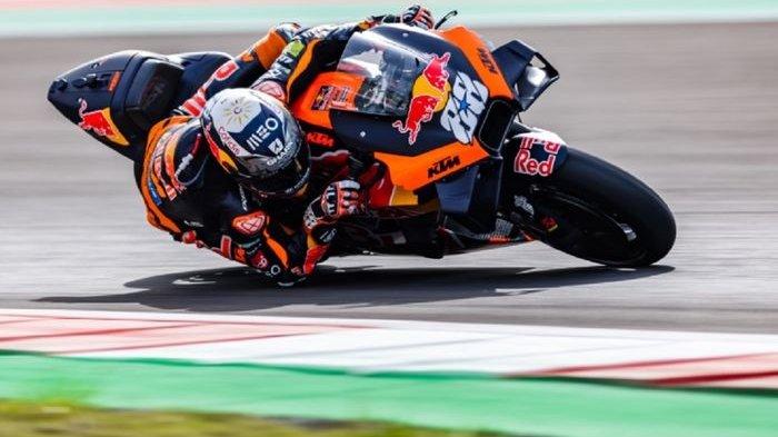Pebalap KTM Red Bull, Miguel Oliveira, menjadi juara MotoGP Mandalika 2022, Minggu (20/3/2022).