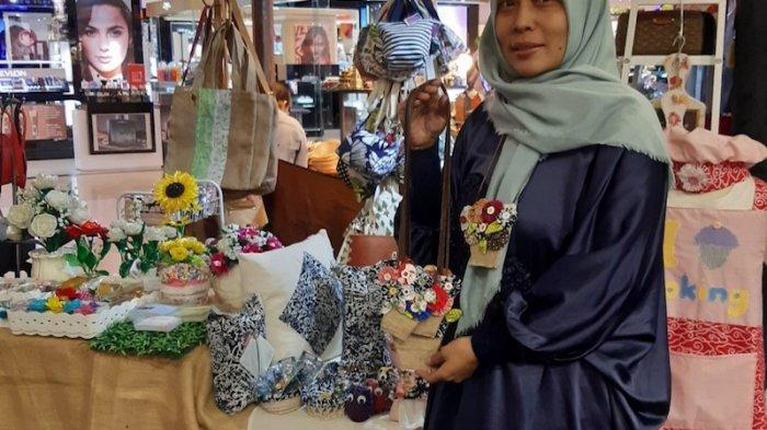 Tin Wiyati Fauzan, pemilik UKM Naureen Krakatau Sew & Craft - ibu dua orang anak yang tinggal di Pondok Mekarsari Permai Cimanggis Depok warga Depok ini berharap di kepemimpinan Walikota dan Wakil Walikota Mohammad Idris - Imam Budi Hartono, Pemkot Depok juga dapat memberikan bantuan langsung tunai untuk modal usaha para UMKM yang terdampak pandemi Covid-19 untuk bangkit kembali.