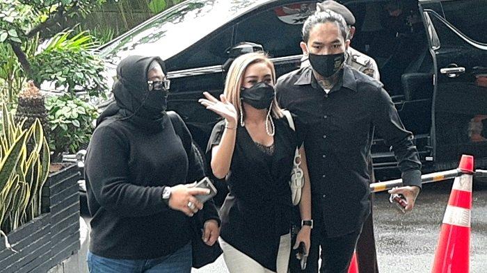 Penyanyi Cita Citata memenuhi panggilan Komisi Pemberantasan Korupsi (KPK), Jumat (26/3/2021).