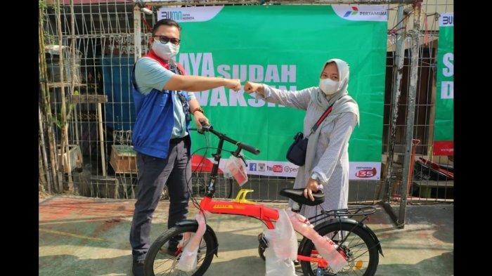 Untuk meningkatkan partisipasi masyarakat di Kecamatan Koja agar antusias dalam mengikuti program vaksinasi, Pertamina turut menyediakan ratusan hadiah menarik.