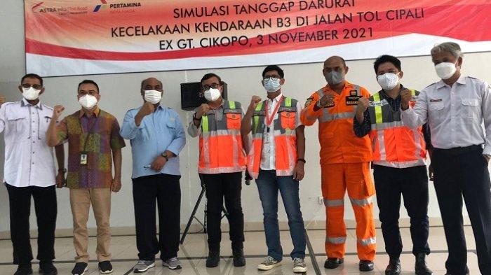 Suasana simulasi keadaan darurat yang dilaksanakan Pertamina Patra Niaga Regional Jawa Bagian Barat Subholding Commercial & Trading bersama dengan PT Lintas Marga Sedaya (Astra Tol Cipali) yang dilaksanakan di Jalur Tol Cipali KM 77, Jawa Barat.