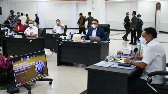 Ketum PSSI Mochamad Iriawan saat mengadakan pertemuan dengan Menpora dan Polri