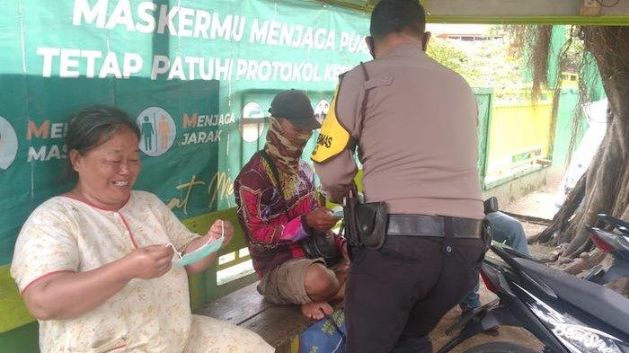 Polres Bogor menggelar patroli protokol kesehatan di wilayah Kecamatan Citeureup, Minggu (20/2/2022).