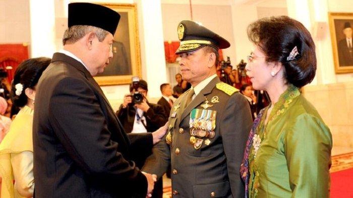 Presiden Susilo Bambang Yudhoyono (SBY) melantik Jenderal Moeldoko sebagai Panglima TNI menggantikan Laksamana Agus Suhartono di Istana Negara Jakarta, Jumat (30/8/2013) silam.